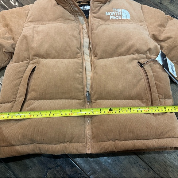 Northface Nuptse teen size large(12) - Picture 14 of 16